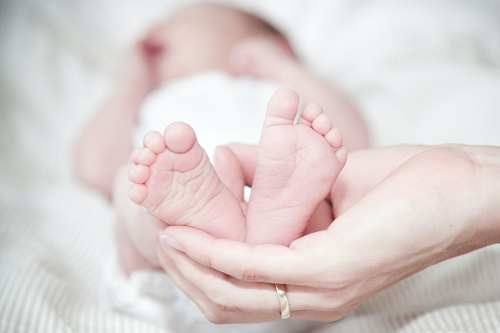 Geburtshilfe-Förderprogramm wird mit 61.000 Euro unterstützt.